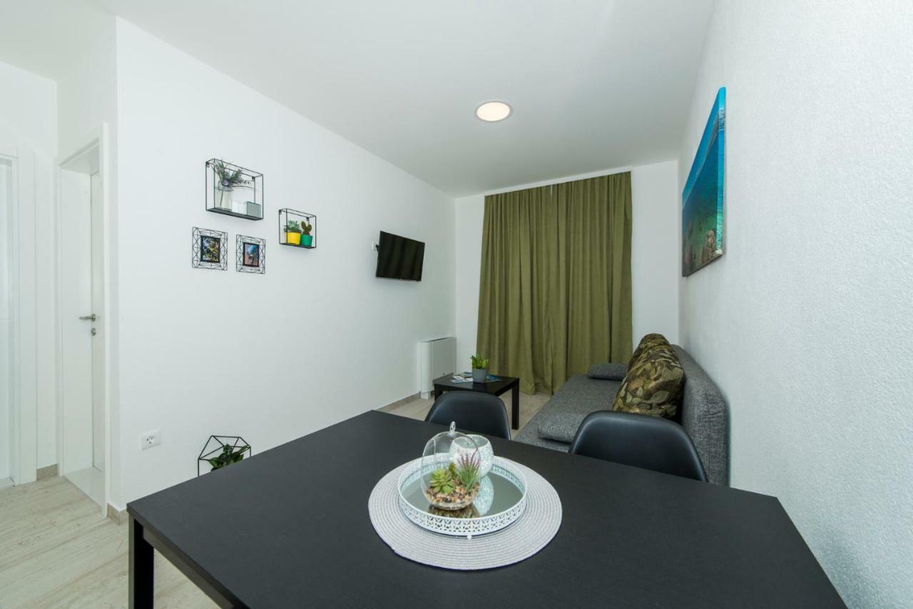 Apartmani Spiline - Mia Baska Voda Bagian luar foto