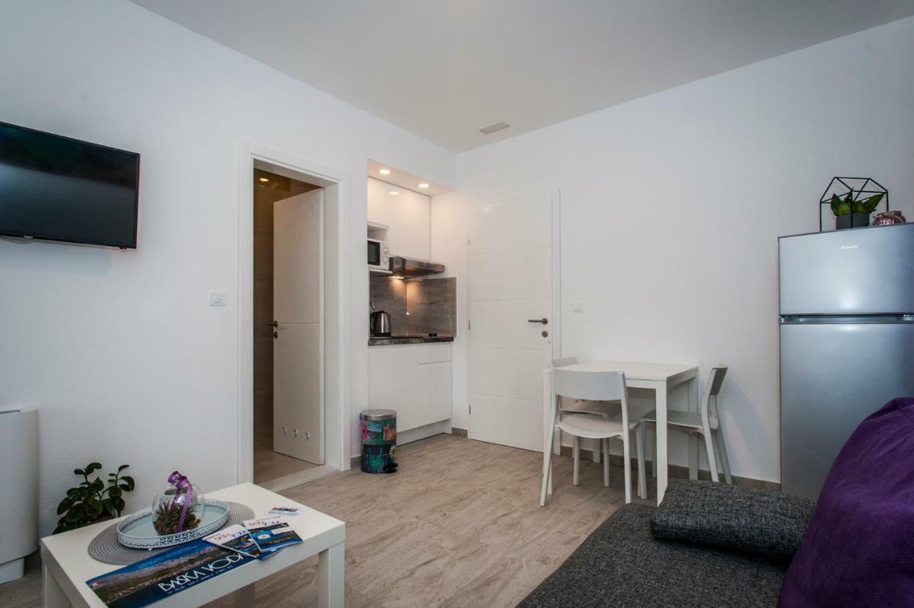 Apartmani Spiline - Mia Baska Voda Bagian luar foto