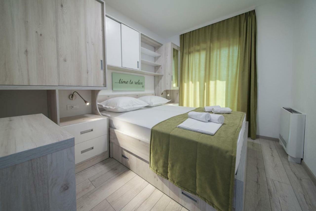 Apartmani Spiline - Mia Baska Voda Bagian luar foto