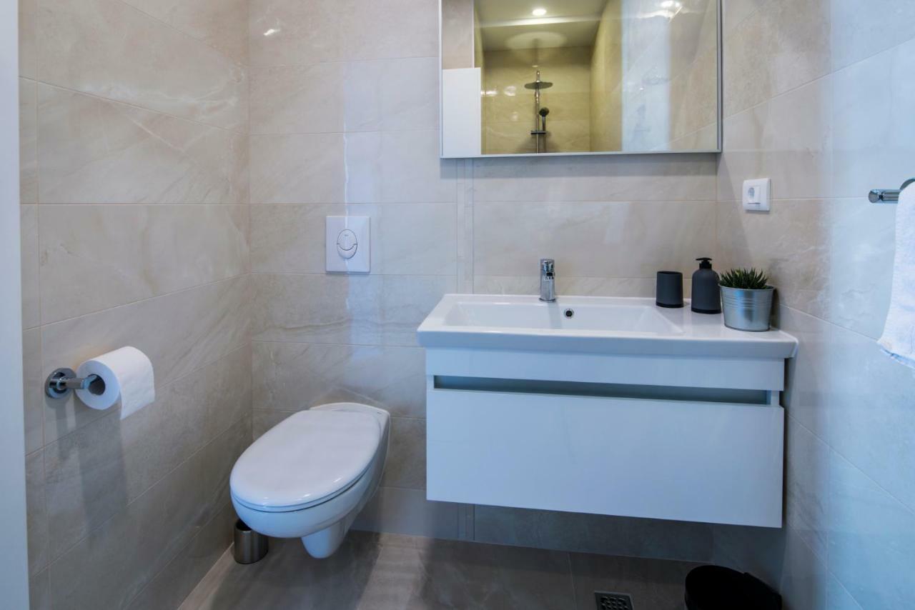 Apartmani Spiline - Mia Baska Voda Bagian luar foto