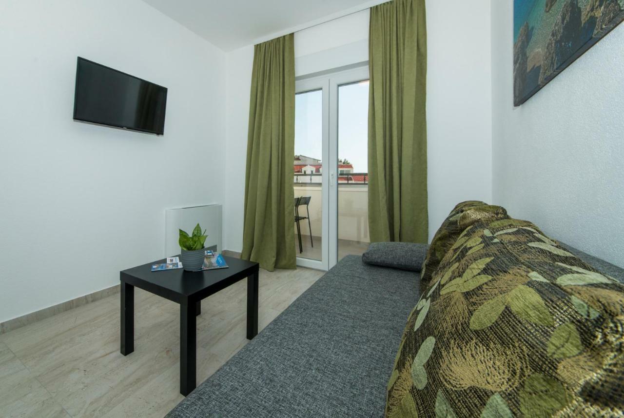 Apartmani Spiline - Mia Baska Voda Bagian luar foto