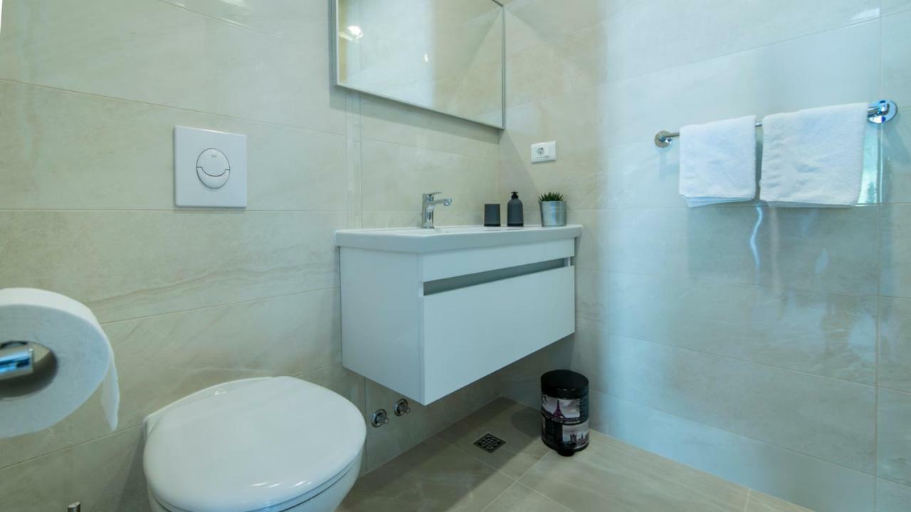 Apartmani Spiline - Mia Baska Voda Bagian luar foto
